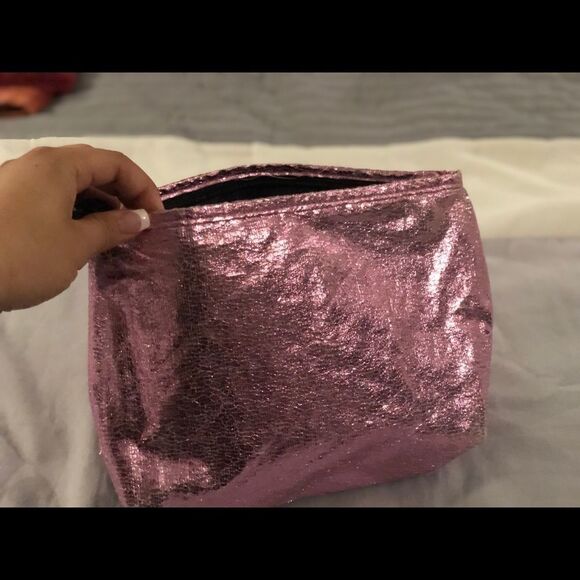 MEDIUM sized pink foil  makeup travel zipper bag - Picture 2 of 7